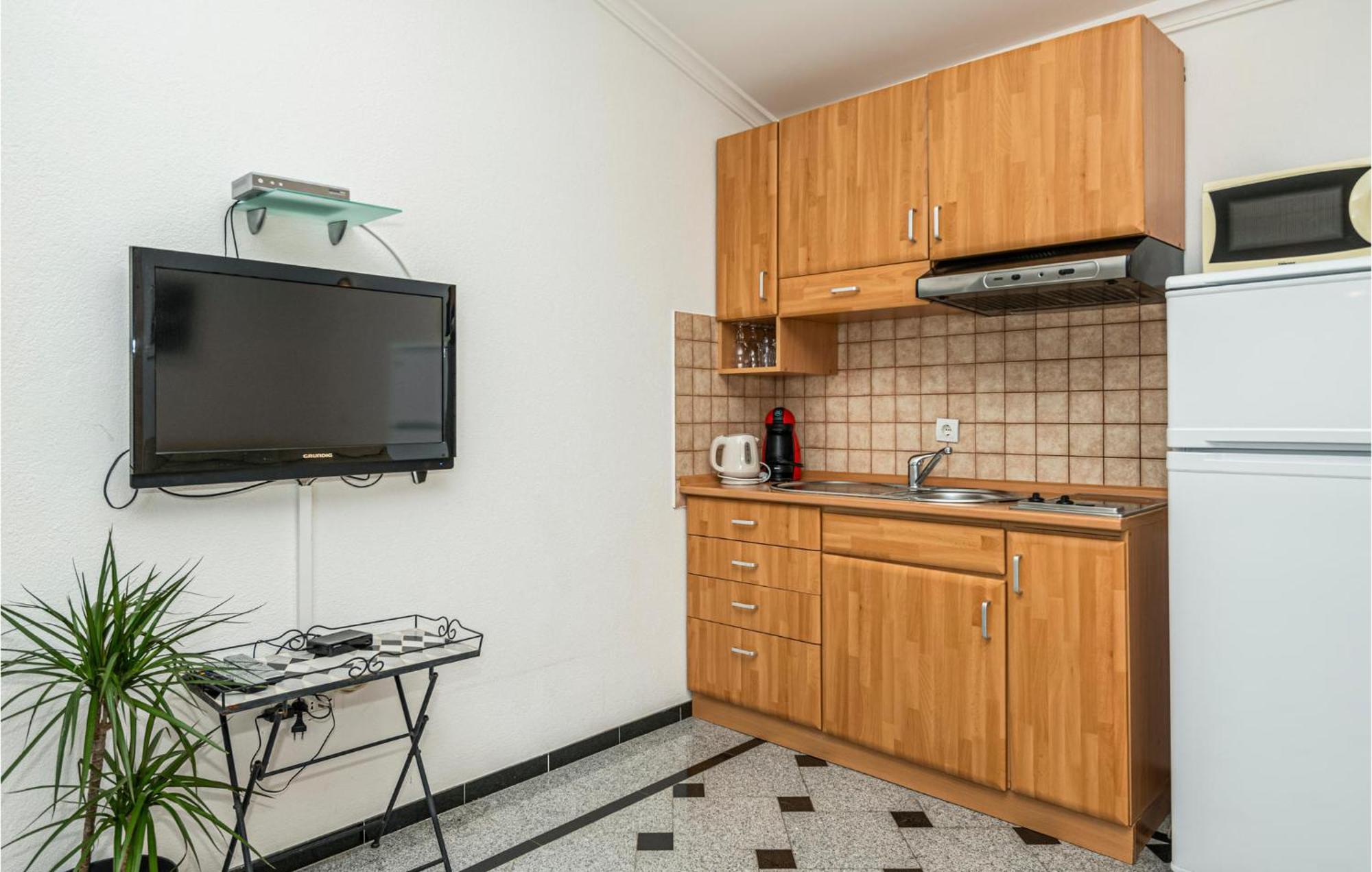 1 Bedroom Stunning Apartment In Makarska Zewnętrze zdjęcie