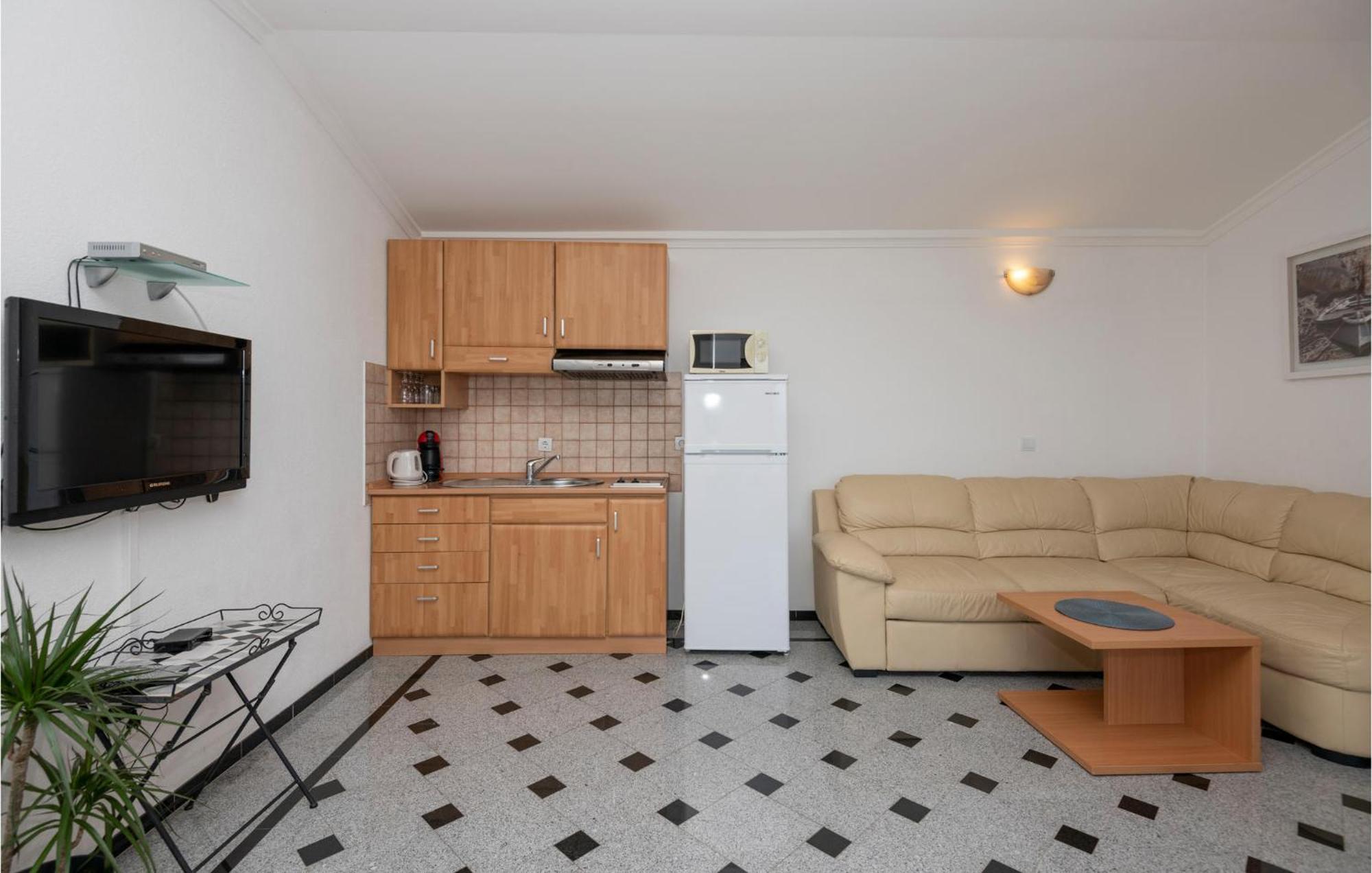 1 Bedroom Stunning Apartment In Makarska Zewnętrze zdjęcie