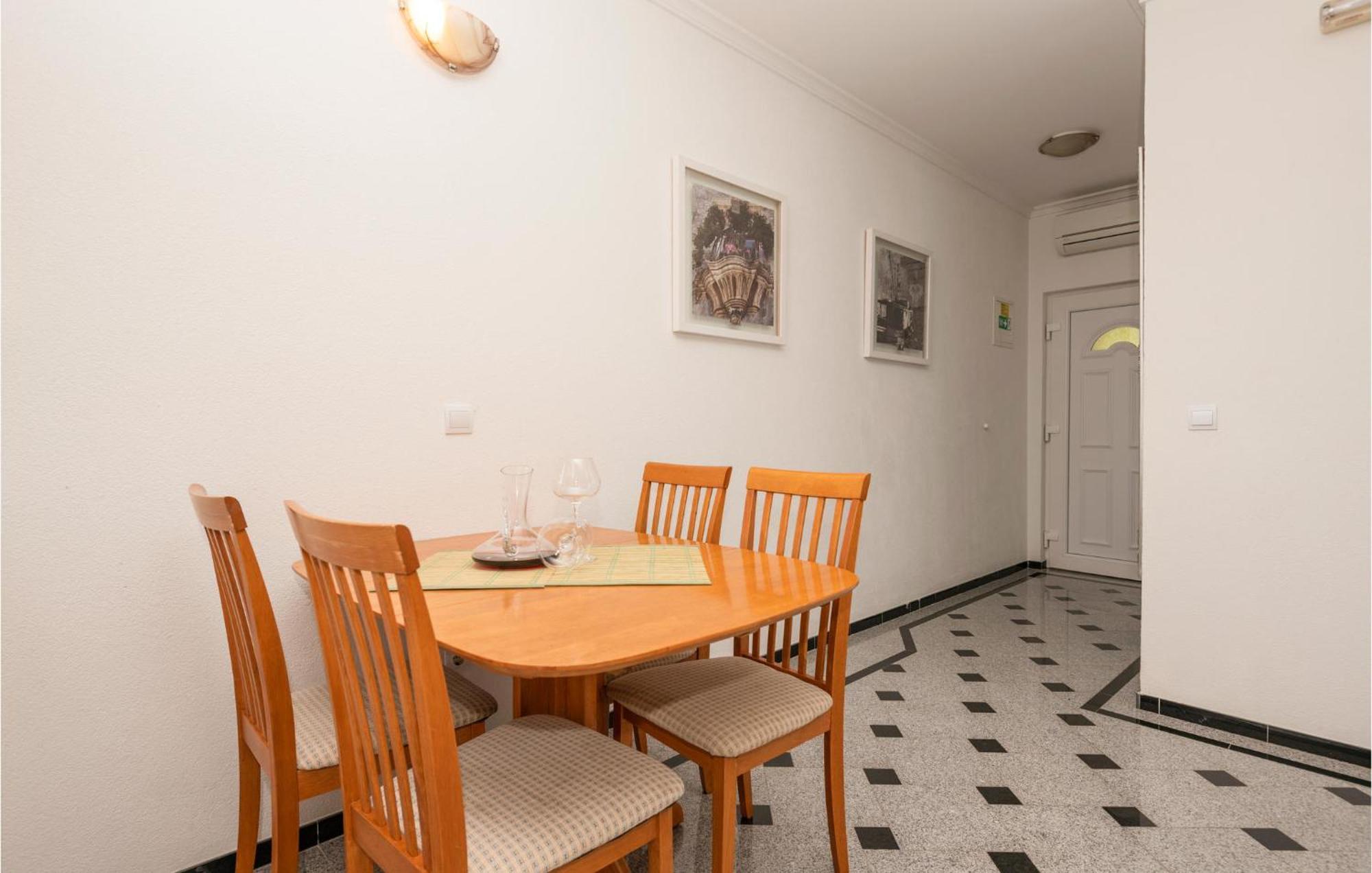 1 Bedroom Stunning Apartment In Makarska Zewnętrze zdjęcie
