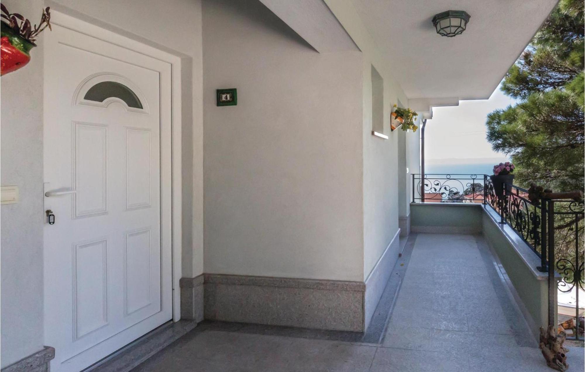 1 Bedroom Stunning Apartment In Makarska Zewnętrze zdjęcie